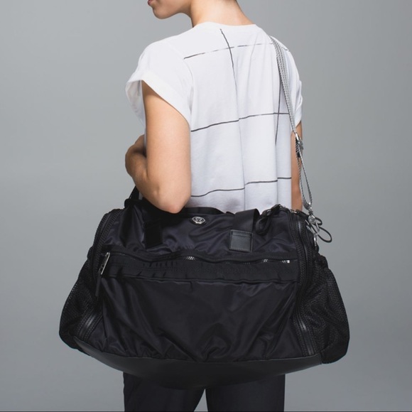 lululemon weekend bag